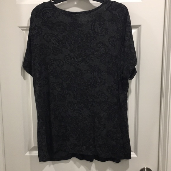 Lane Bryant top decorative T-shirt with a lace embroidery pattern. - Picture 4 of 9